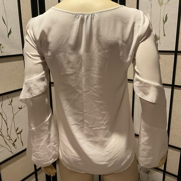 White House Black Market Ruffle Trimmed Blouse with Trumpet Sleeves Size 0 - Picture 6 of 9